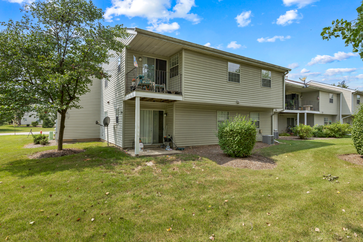 86 GANT Circle #D, Streamwood, IL 60107
