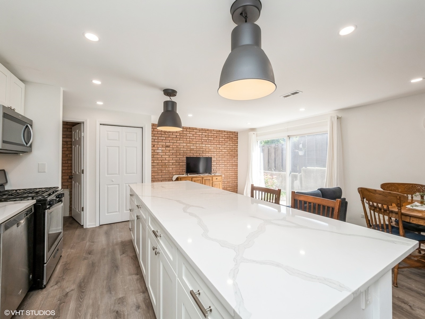 534 E Main Street, Barrington, IL 60010