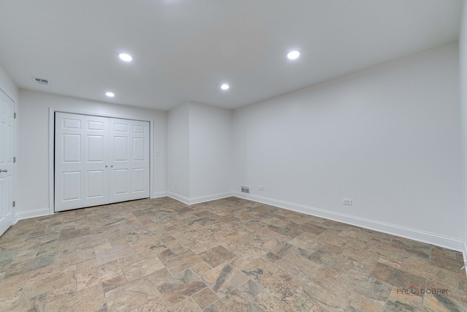 12 RIDERWOOD Road, North Barrington, IL 60010