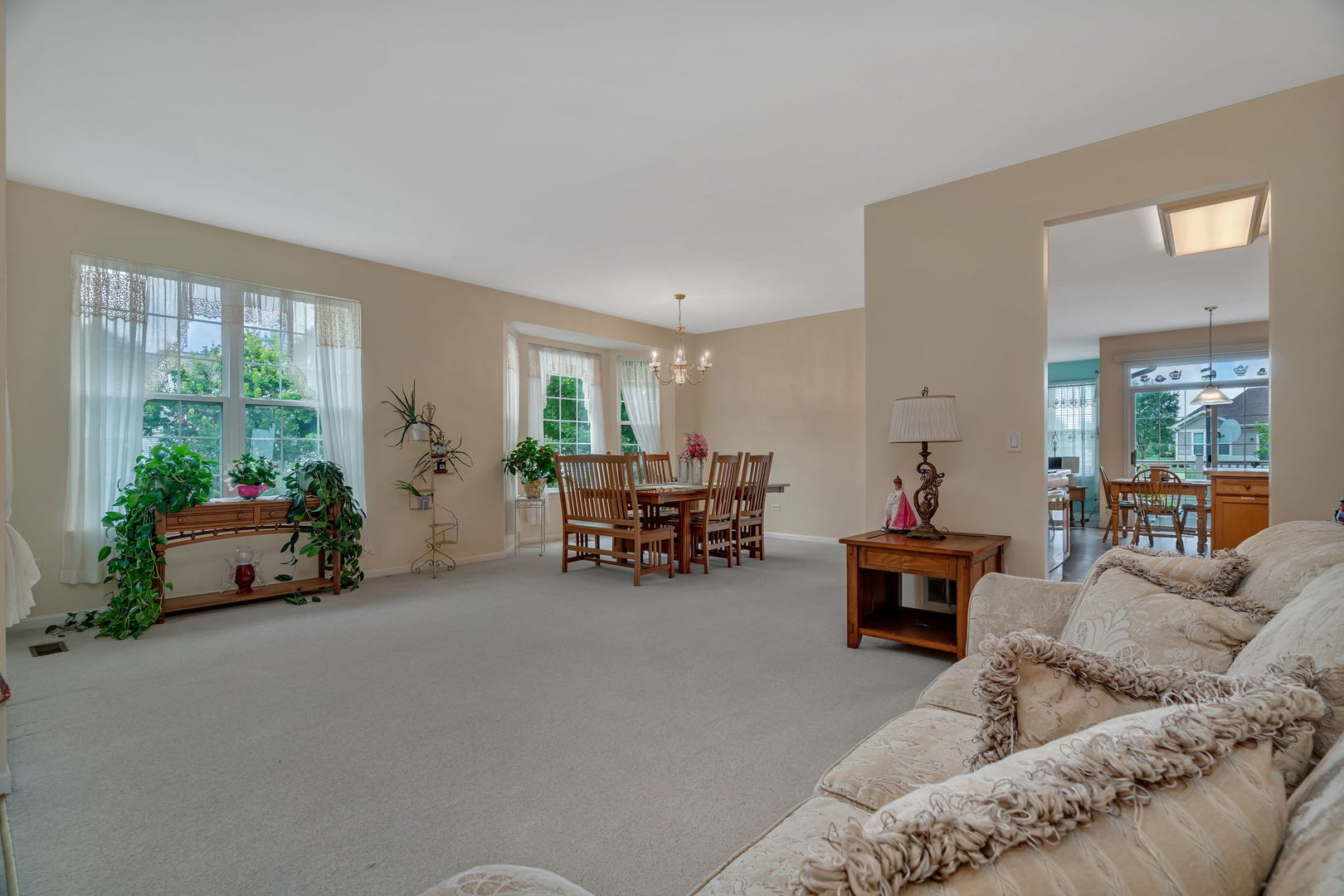 21201 Lily Lake Lane, Crest Hill, IL 60403