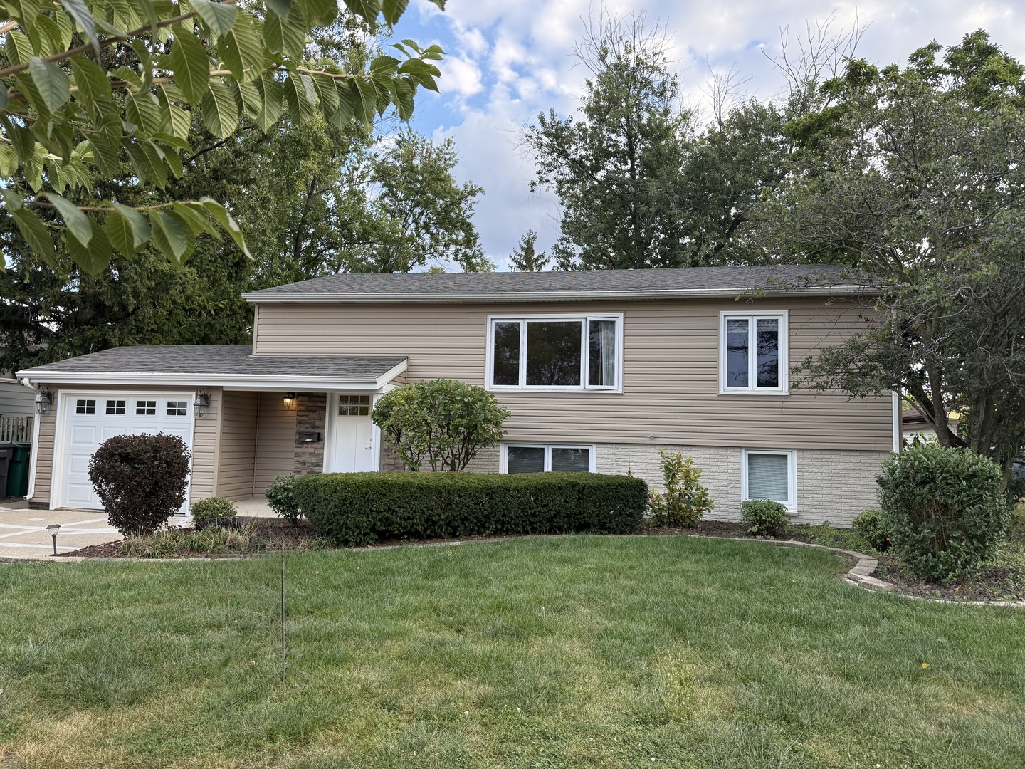 8925 Golfview Drive, Orland Park, IL 60462