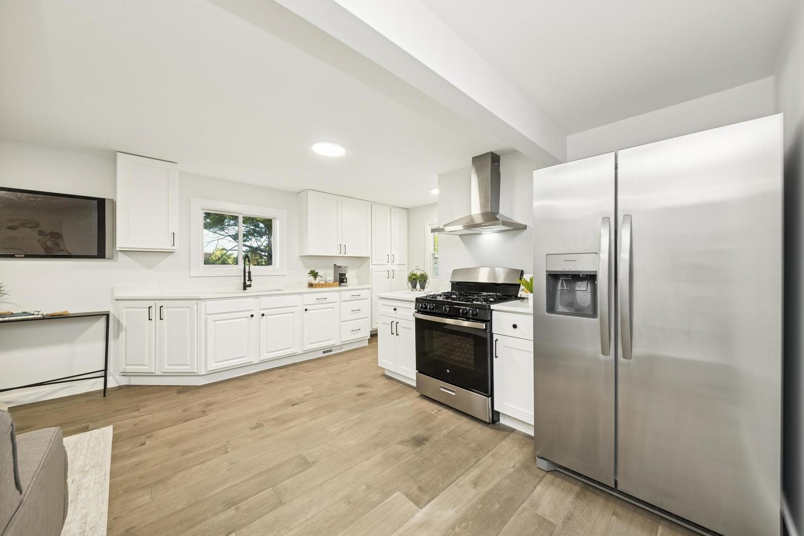 930 Jefferson Avenue, Elgin, IL 60120