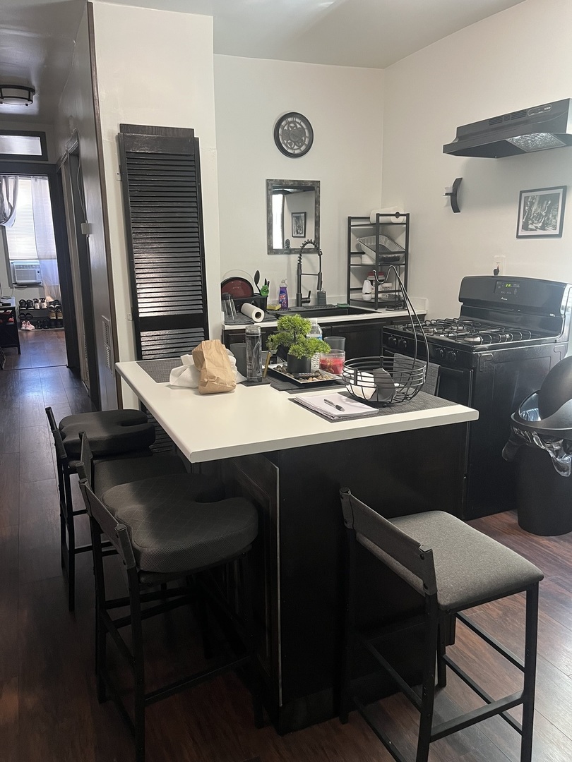 4140 S Albany Avenue, Chicago, IL 60632