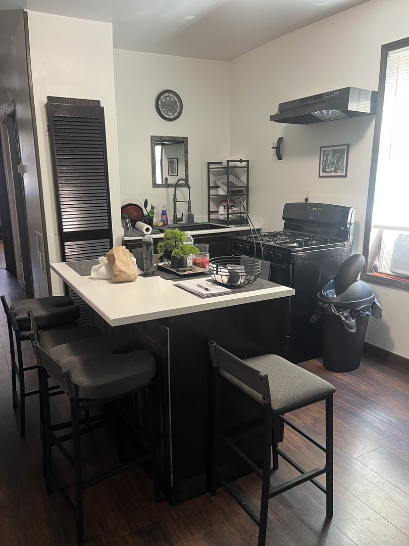 4140 S Albany Avenue, Chicago, IL 60632