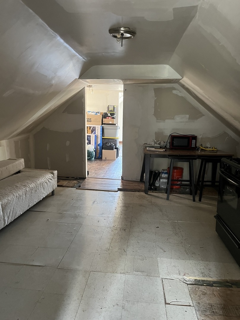 4140 S Albany Avenue, Chicago, IL 60632