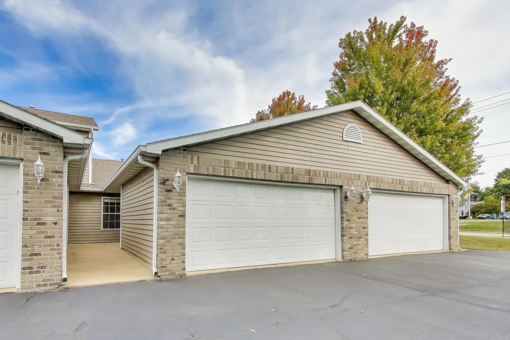 150 N Wooster Street #2, Capron, IL 61012