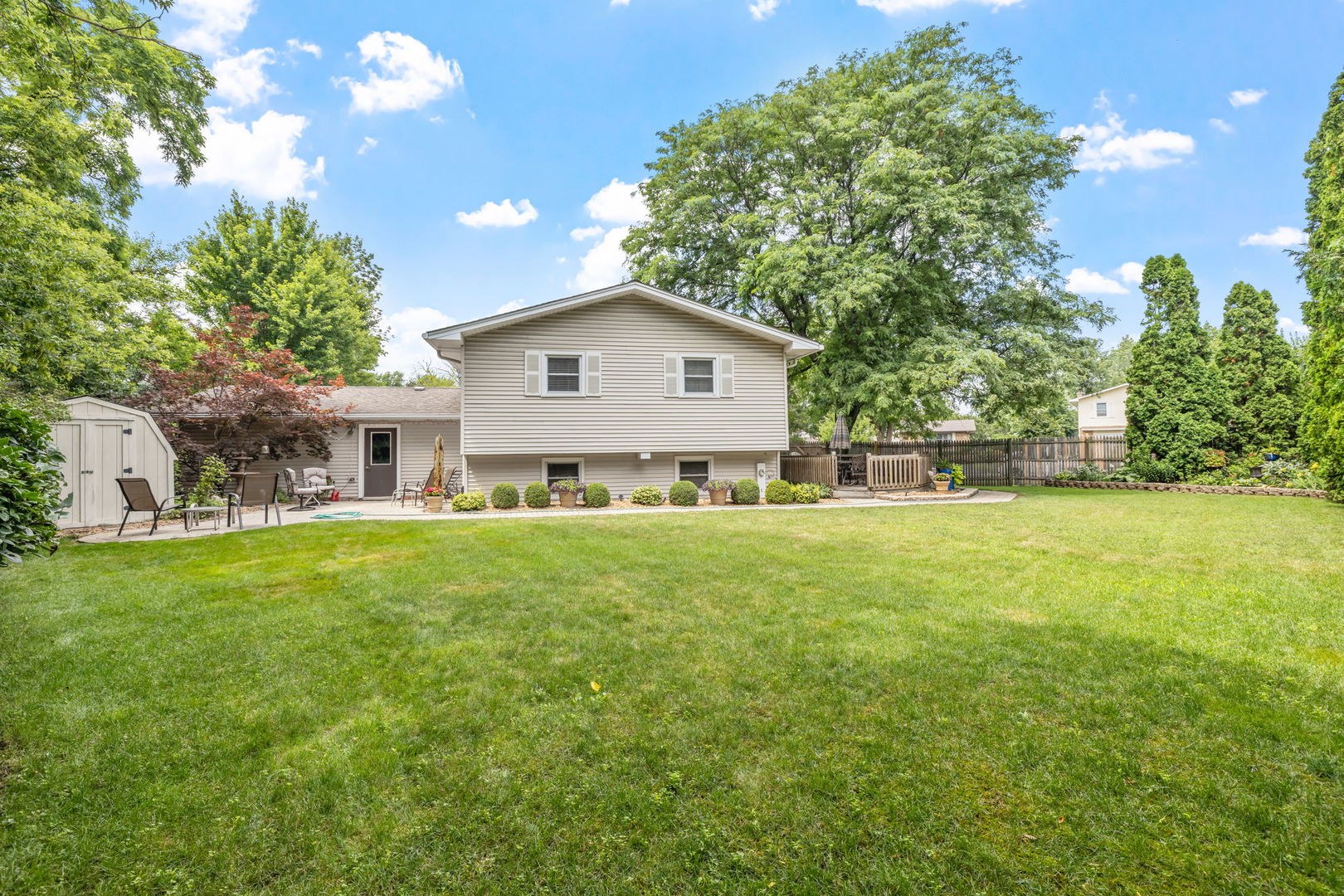 6651 Dunham Road, Downers Grove, IL 60516