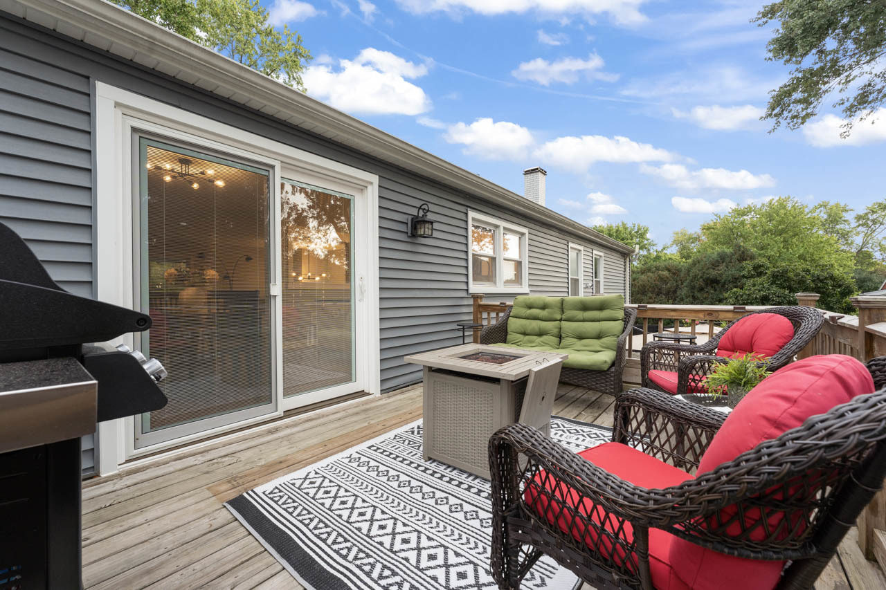 27W375 Oakwood Street, Winfield, IL 60190
