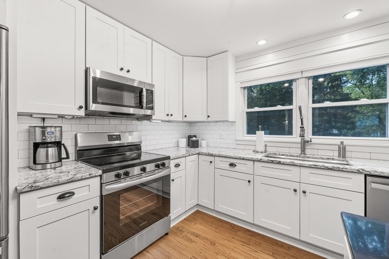 27W375 Oakwood Street, Winfield, IL 60190