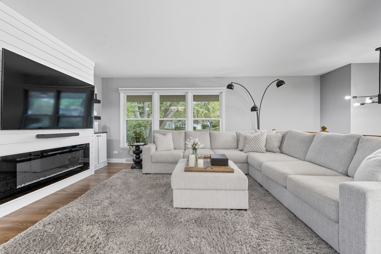 27W375 Oakwood Street, Winfield, IL 60190