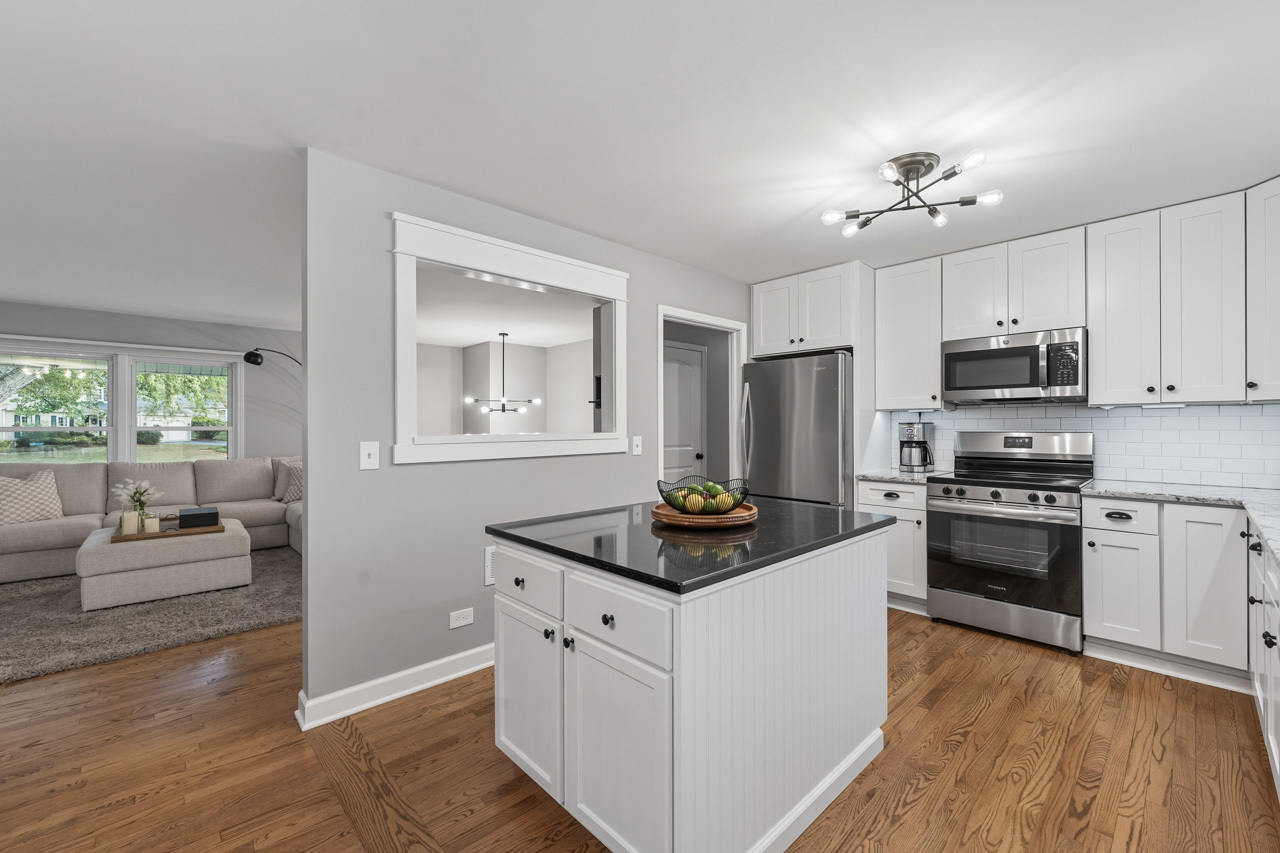 27W375 Oakwood Street, Winfield, IL 60190