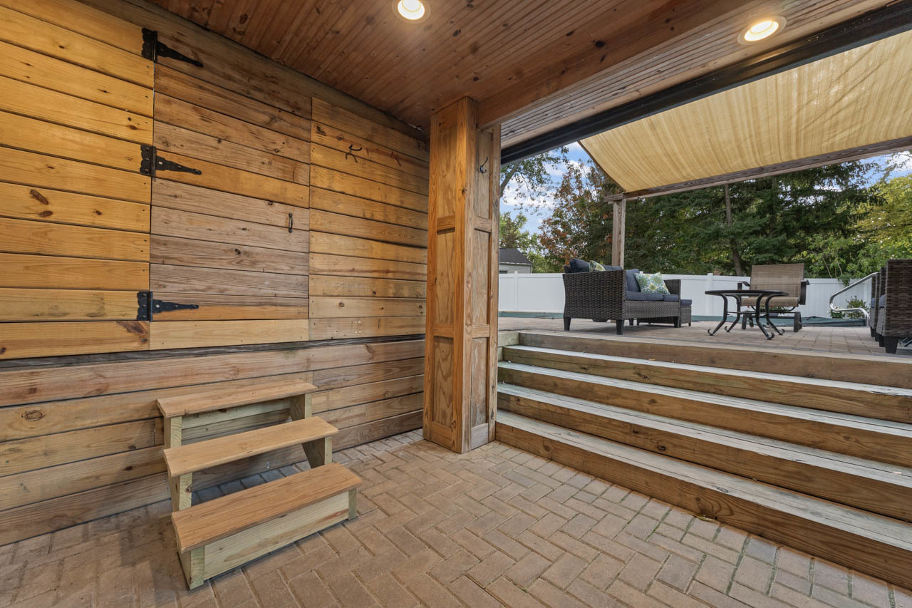 27W375 Oakwood Street, Winfield, IL 60190