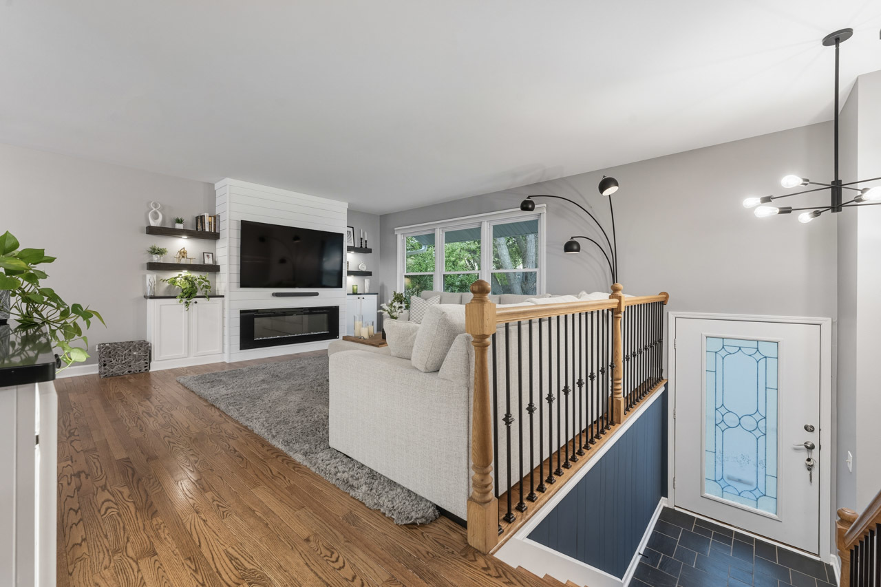 27W375 Oakwood Street, Winfield, IL 60190