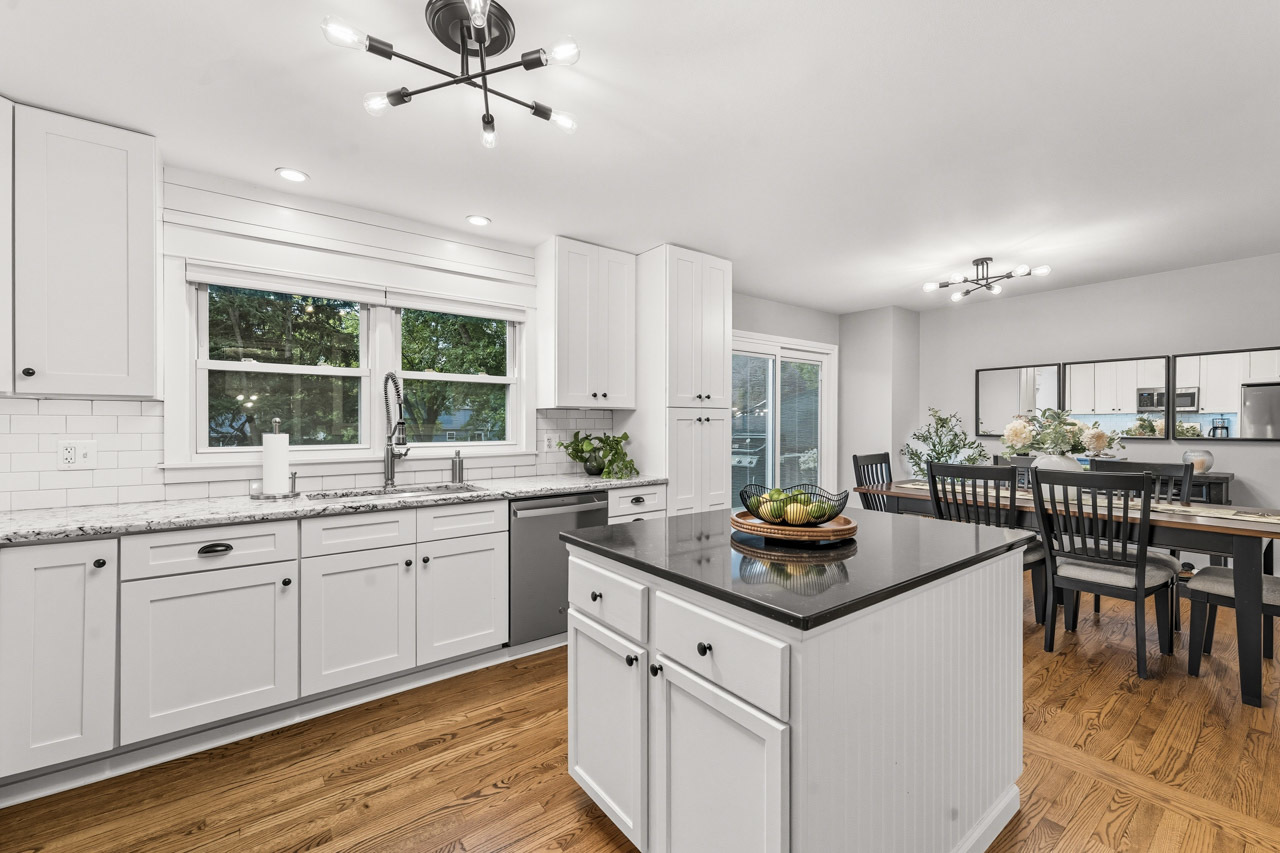 27W375 Oakwood Street, Winfield, IL 60190