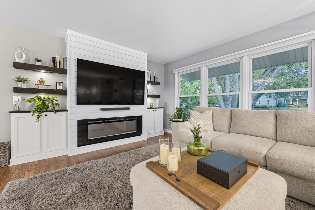 27W375 Oakwood Street, Winfield, IL 60190