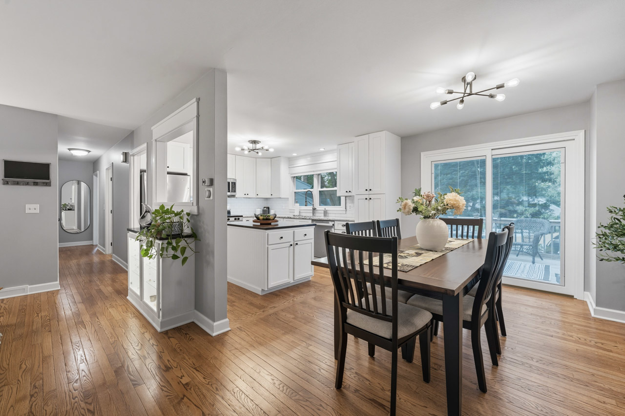 27W375 Oakwood Street, Winfield, IL 60190