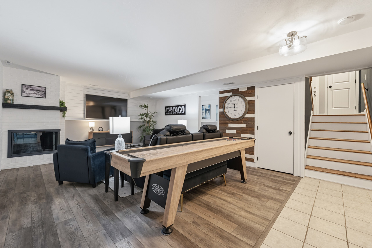 27W375 Oakwood Street, Winfield, IL 60190