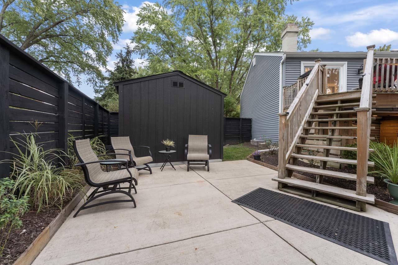 27W375 Oakwood Street, Winfield, IL 60190