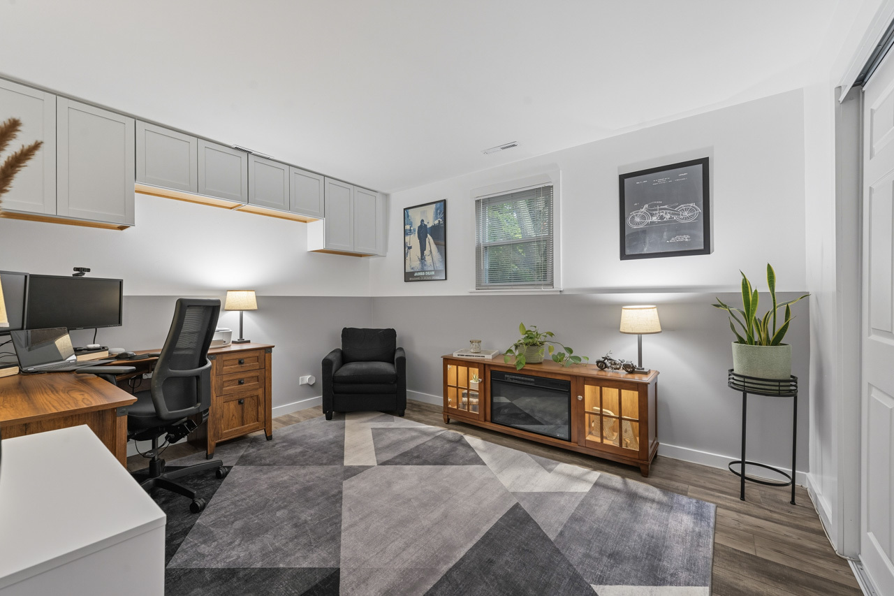 27W375 Oakwood Street, Winfield, IL 60190