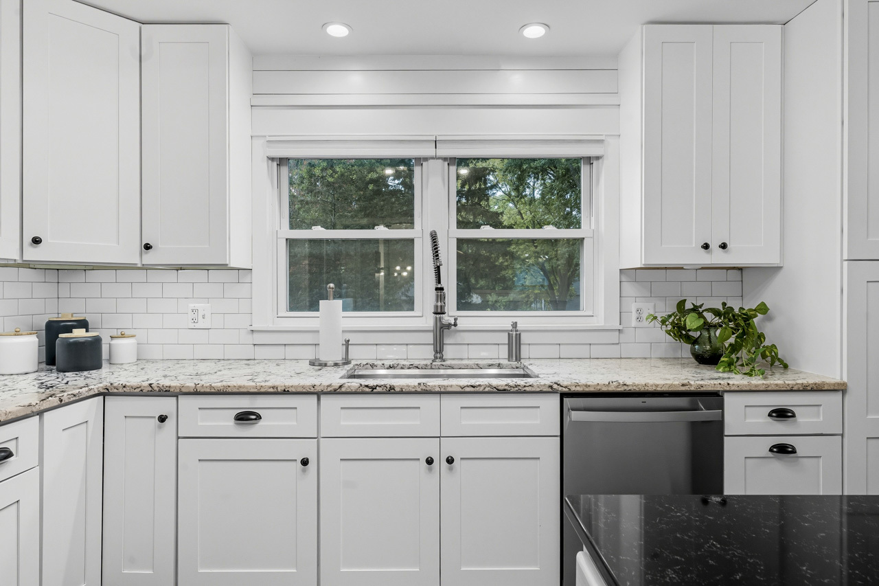 27W375 Oakwood Street, Winfield, IL 60190
