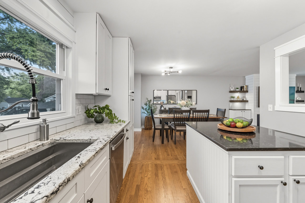 27W375 Oakwood Street, Winfield, IL 60190