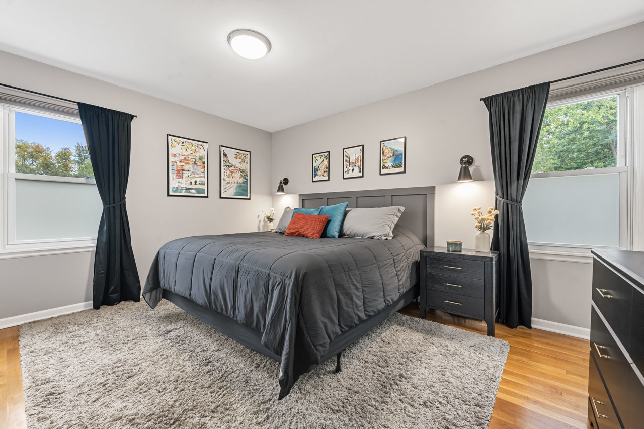 27W375 Oakwood Street, Winfield, IL 60190