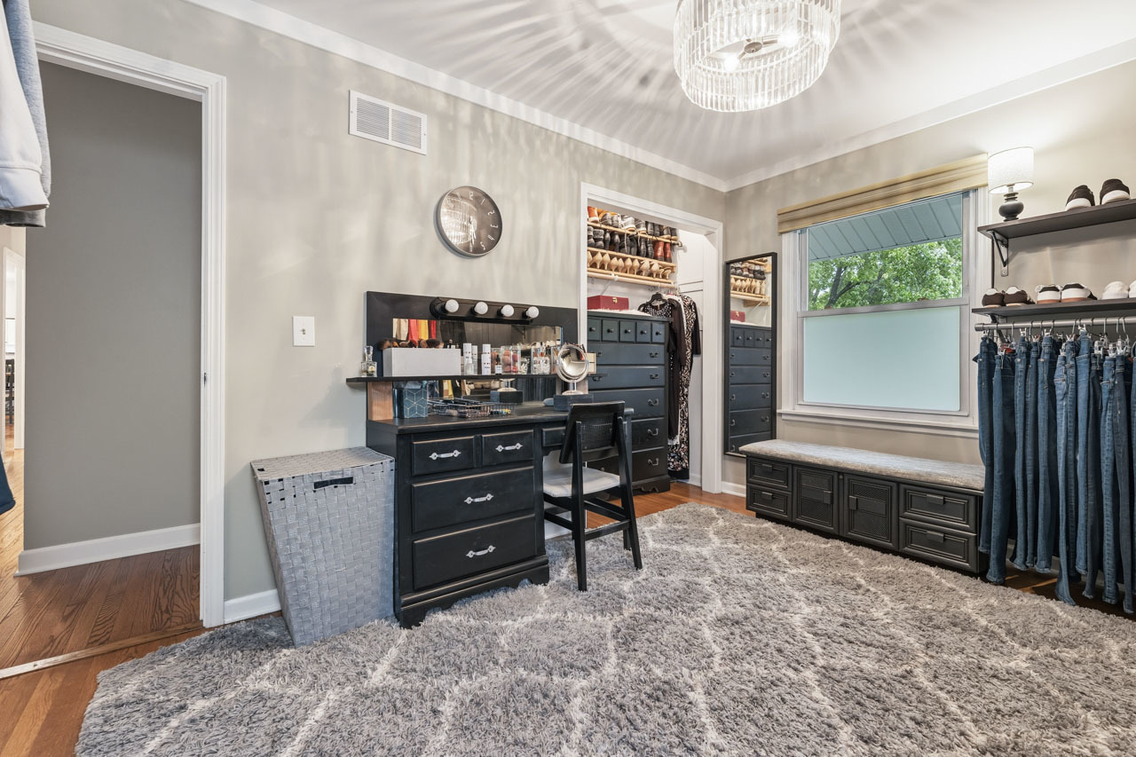 27W375 Oakwood Street, Winfield, IL 60190