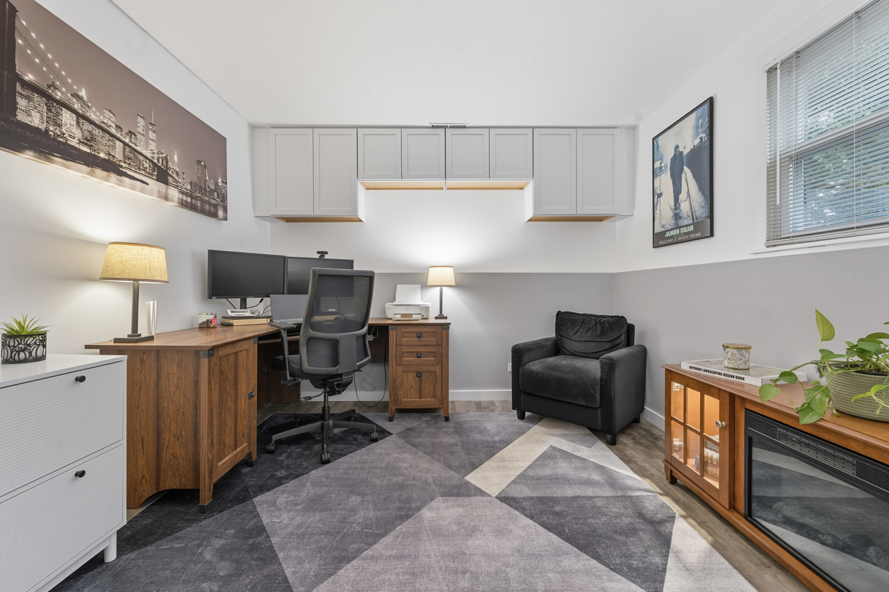 27W375 Oakwood Street, Winfield, IL 60190