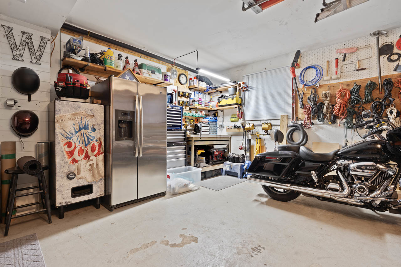 27W375 Oakwood Street, Winfield, IL 60190