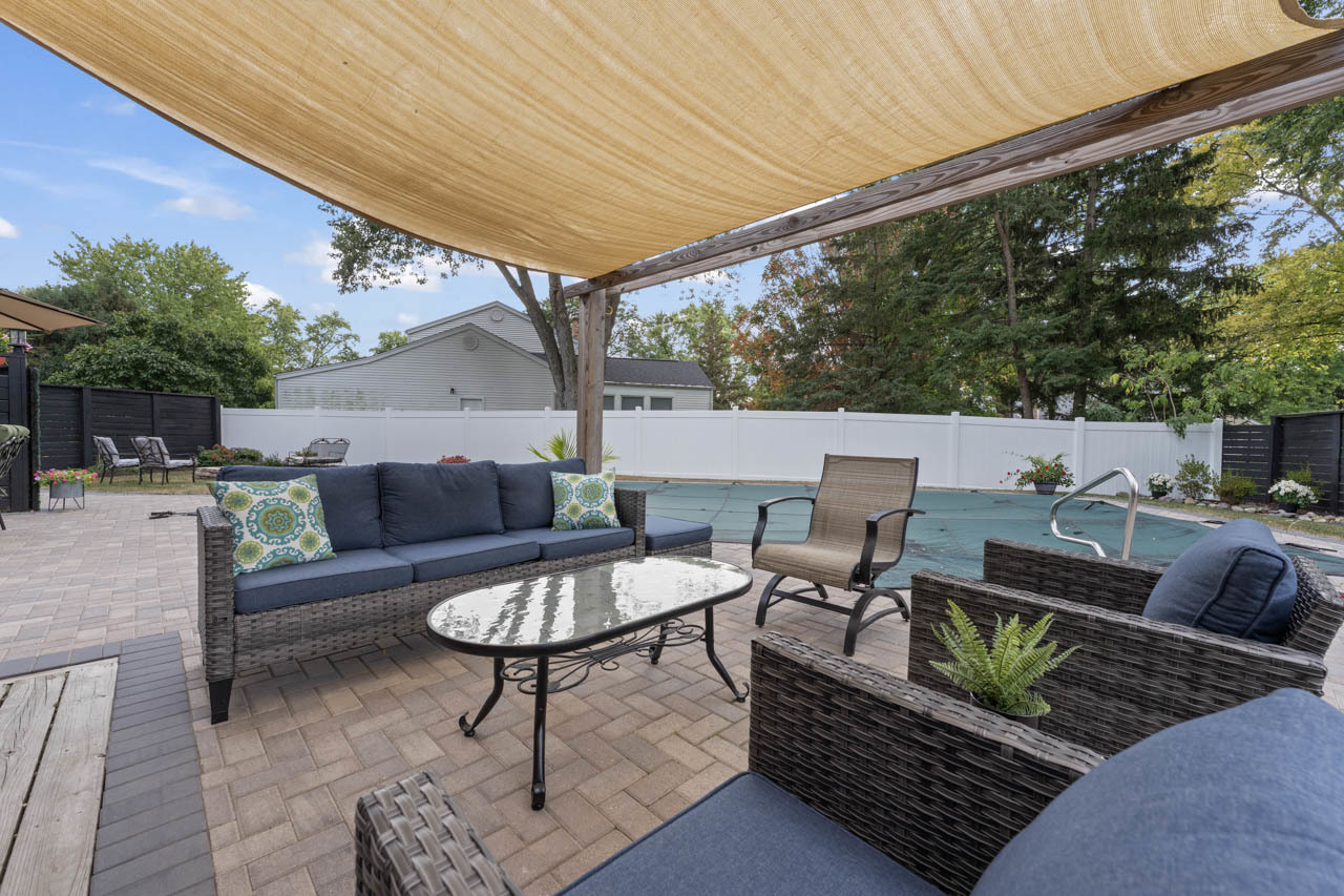 27W375 Oakwood Street, Winfield, IL 60190