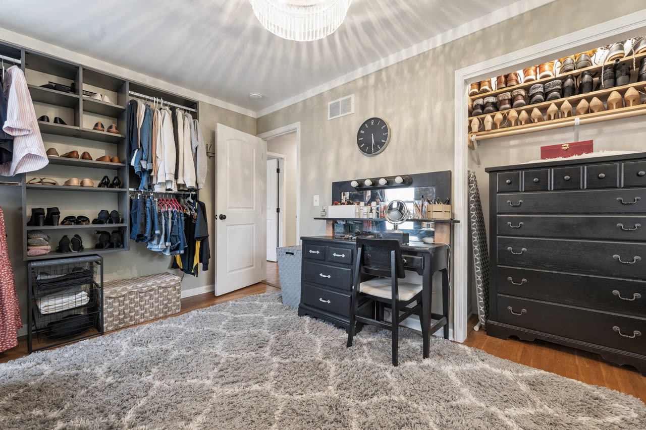 27W375 Oakwood Street, Winfield, IL 60190