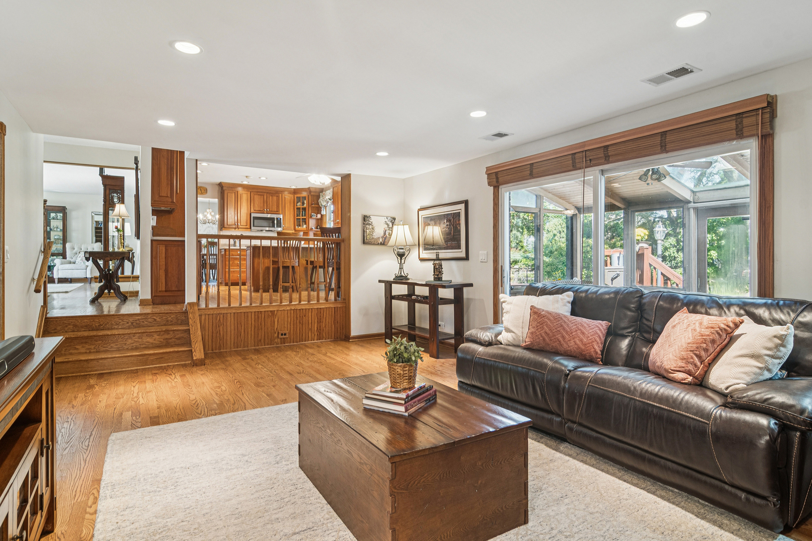 1102 E Waverly Drive, Arlington Heights, IL 60004