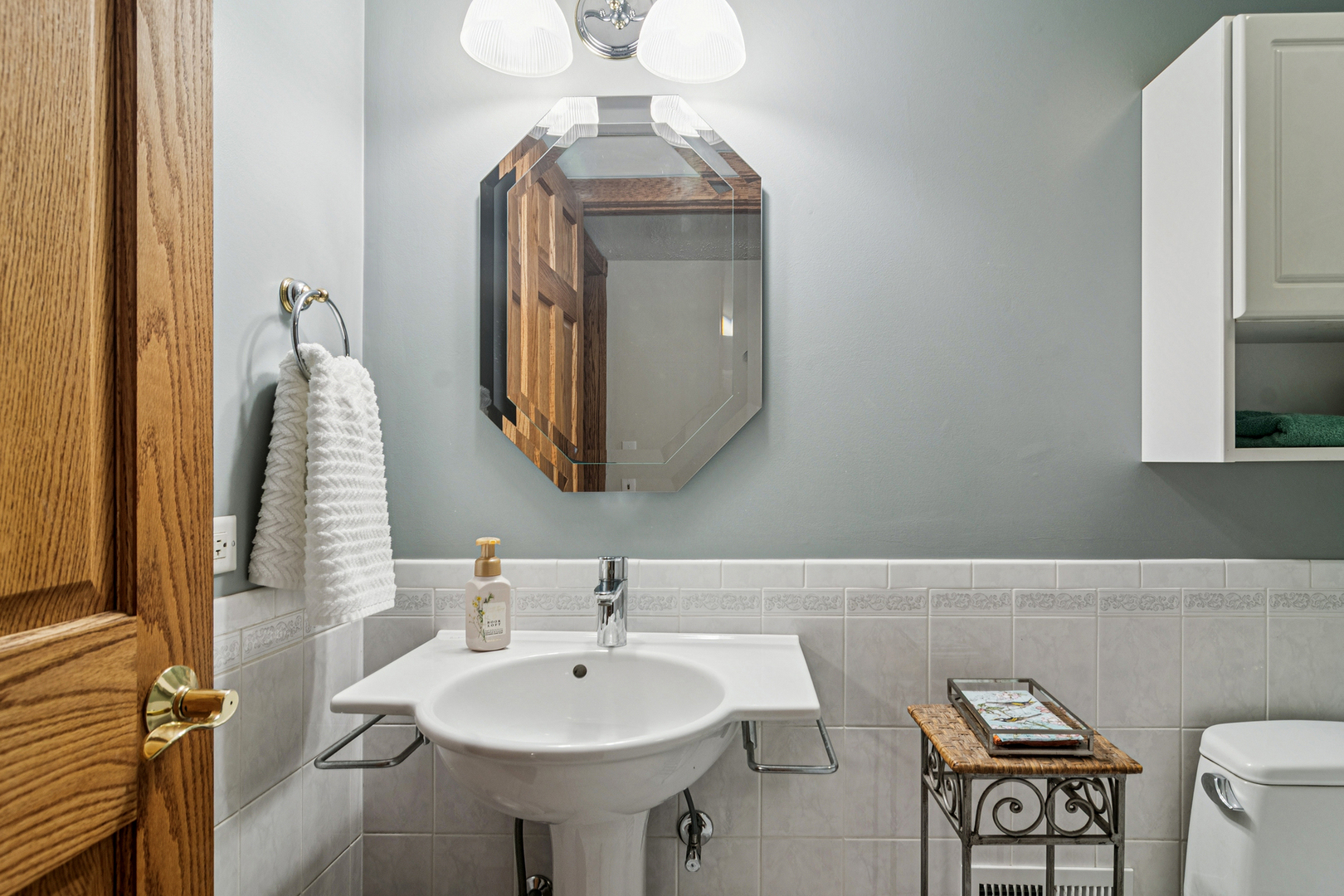 1102 E Waverly Drive, Arlington Heights, IL 60004