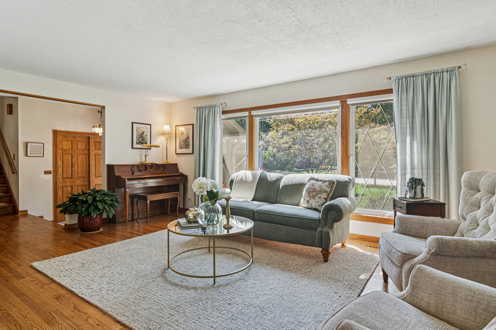 1102 E Waverly Drive, Arlington Heights, IL 60004