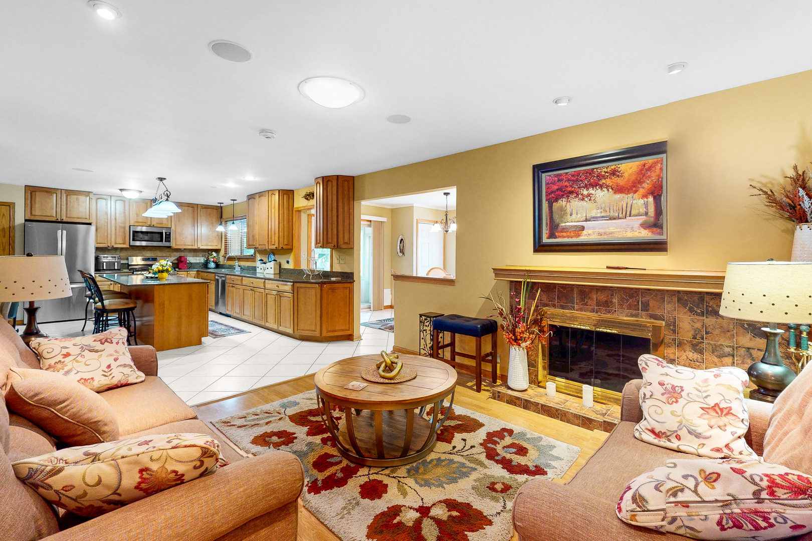 1517 White Trail, Elk Grove Village, IL 60007