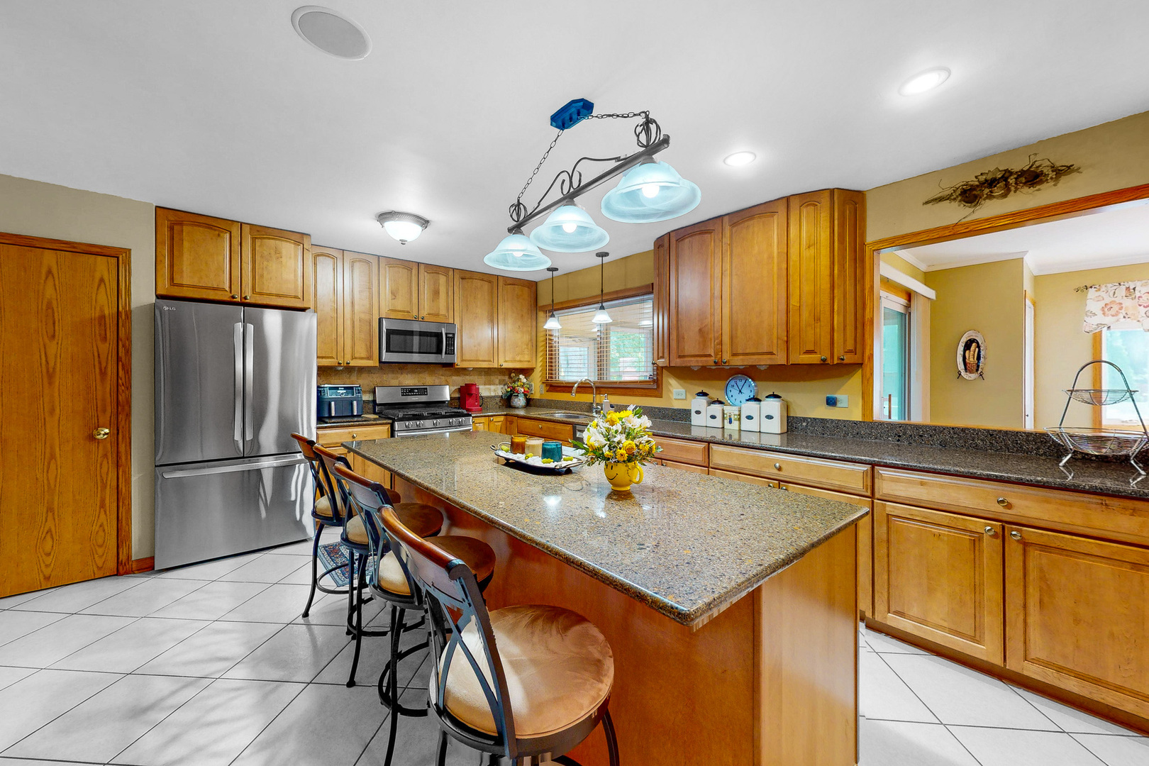 1517 White Trail, Elk Grove Village, IL 60007
