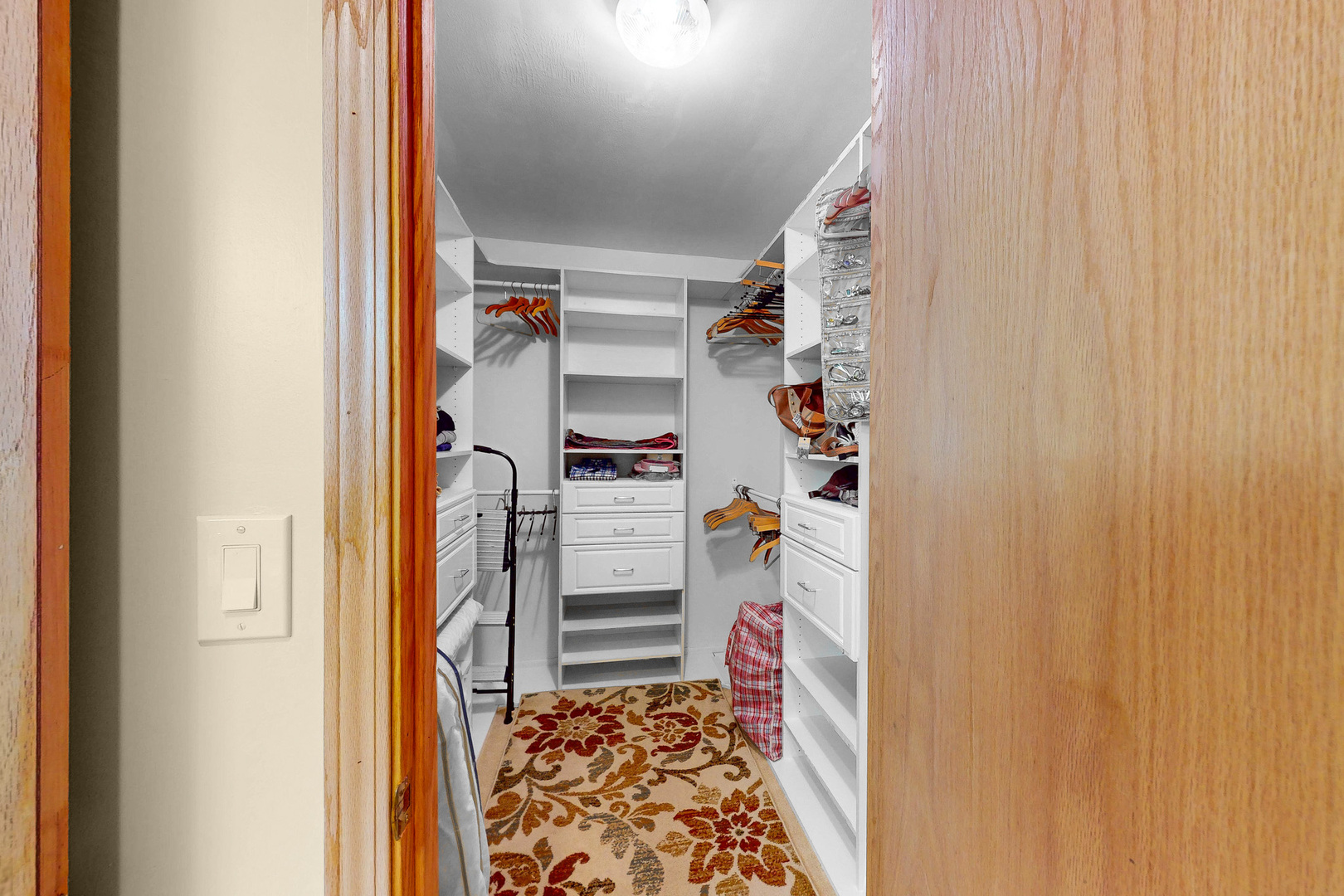 1517 White Trail, Elk Grove Village, IL 60007
