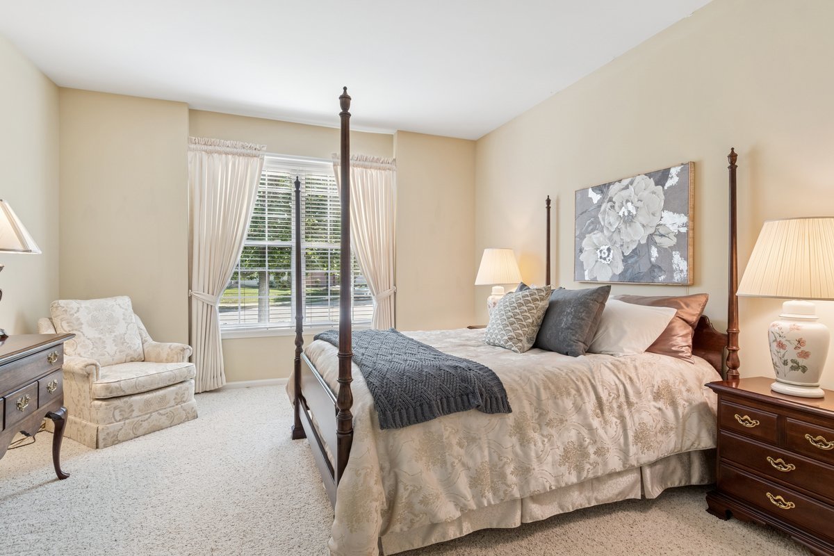 1504 Mansfield Drive, Aurora, IL 60502