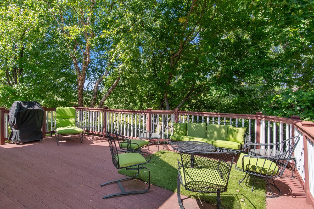 1504 Mansfield Drive, Aurora, IL 60502