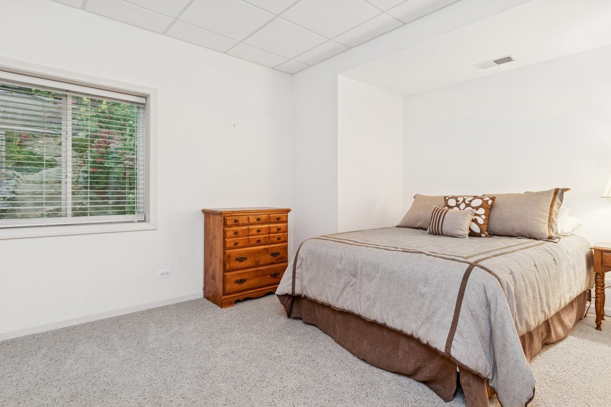 1504 Mansfield Drive, Aurora, IL 60502