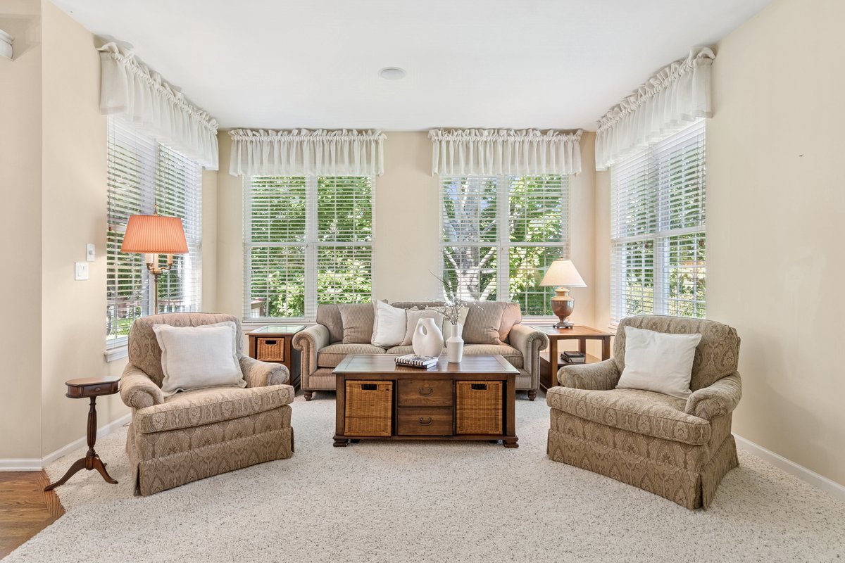 1504 Mansfield Drive, Aurora, IL 60502