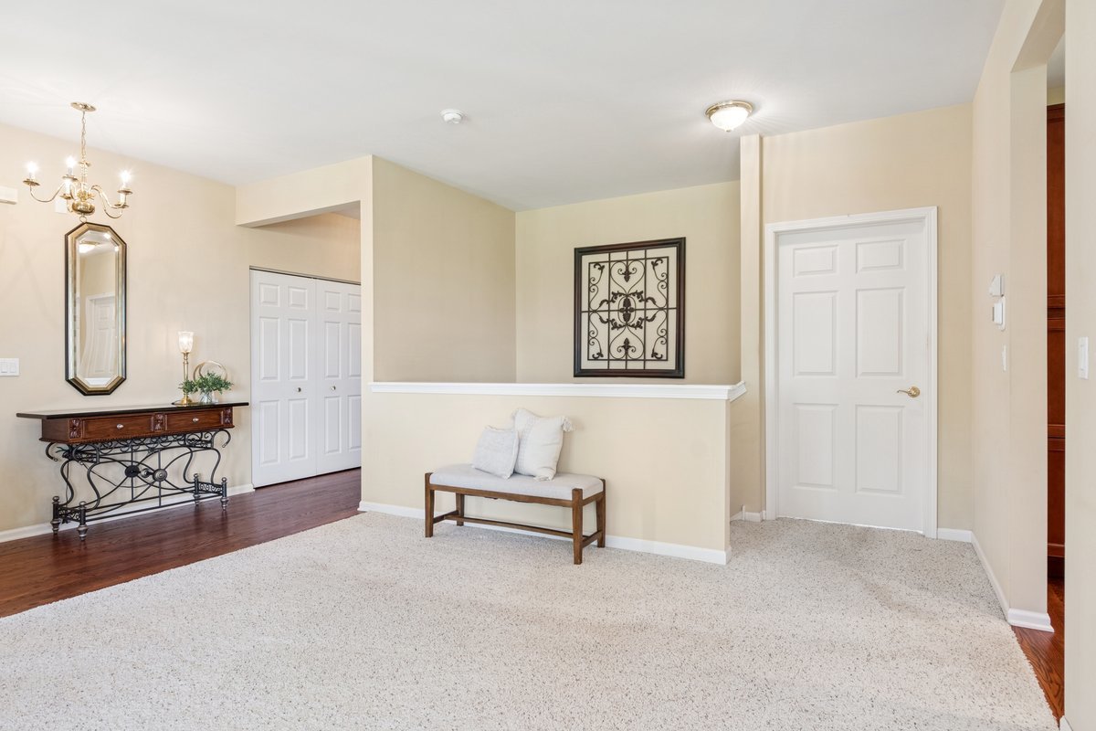 1504 Mansfield Drive, Aurora, IL 60502