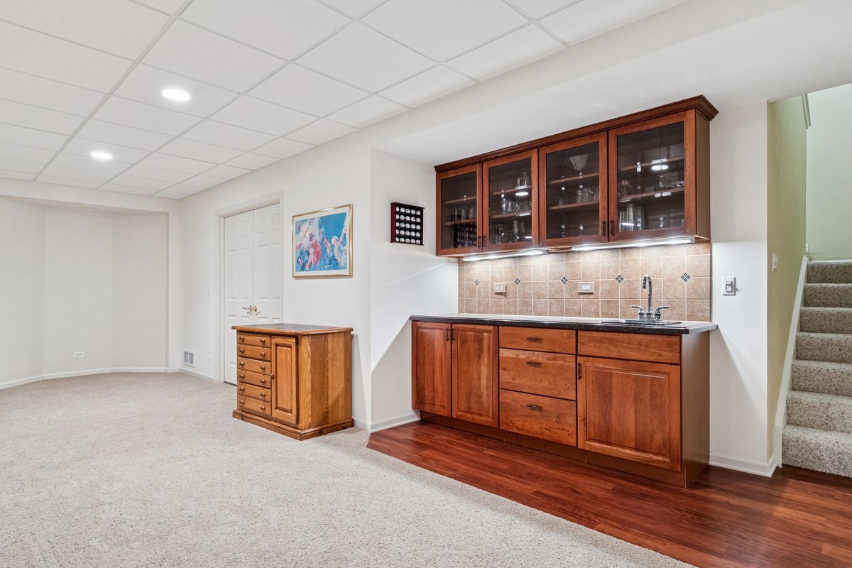 1504 Mansfield Drive, Aurora, IL 60502