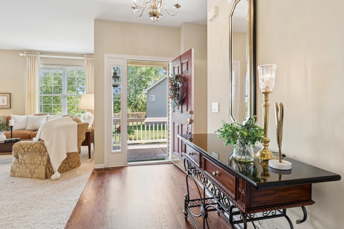 1504 Mansfield Drive, Aurora, IL 60502