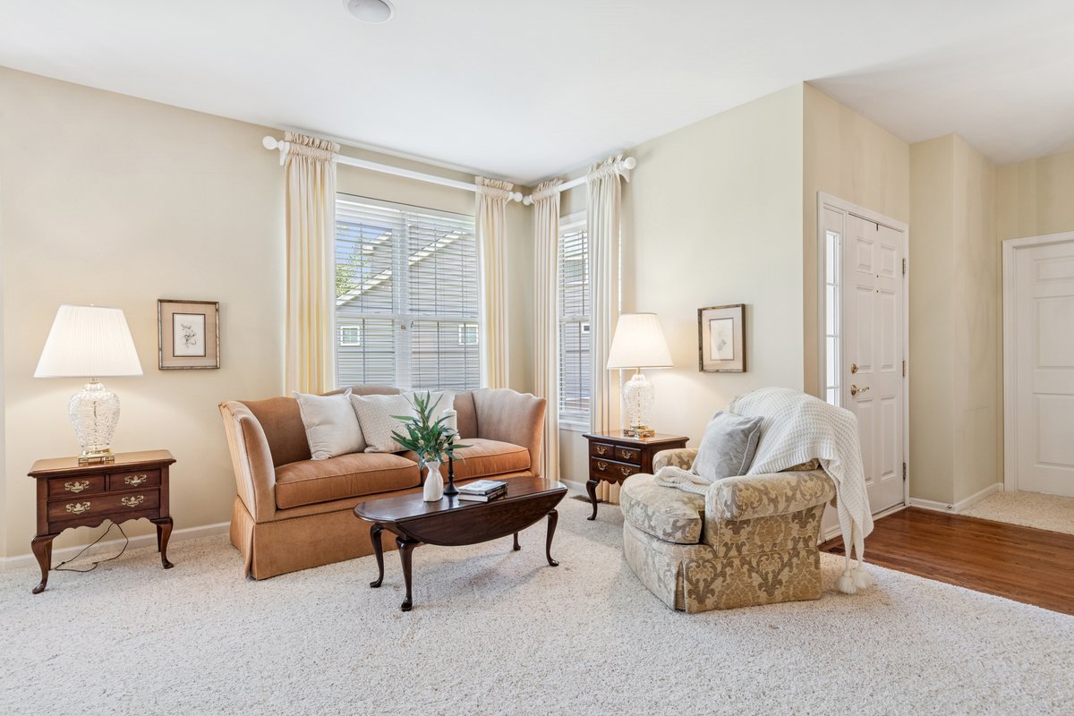 1504 Mansfield Drive, Aurora, IL 60502