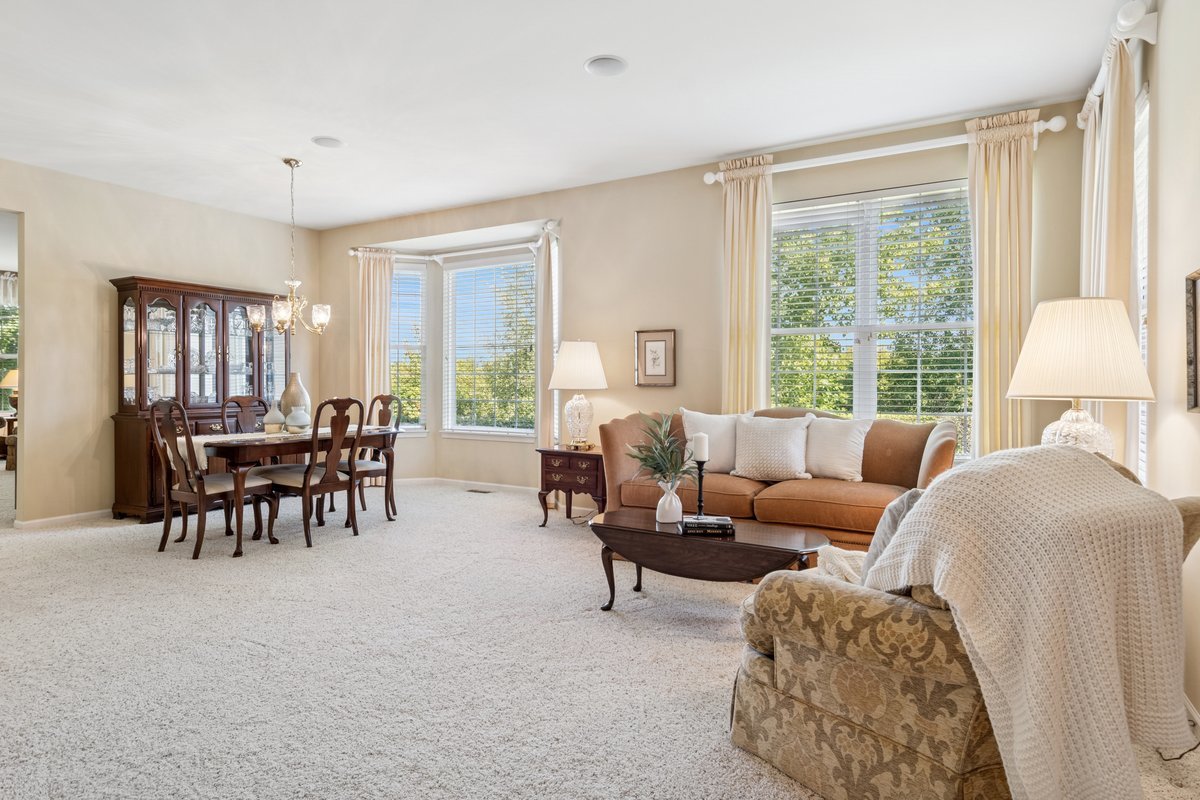 1504 Mansfield Drive, Aurora, IL 60502