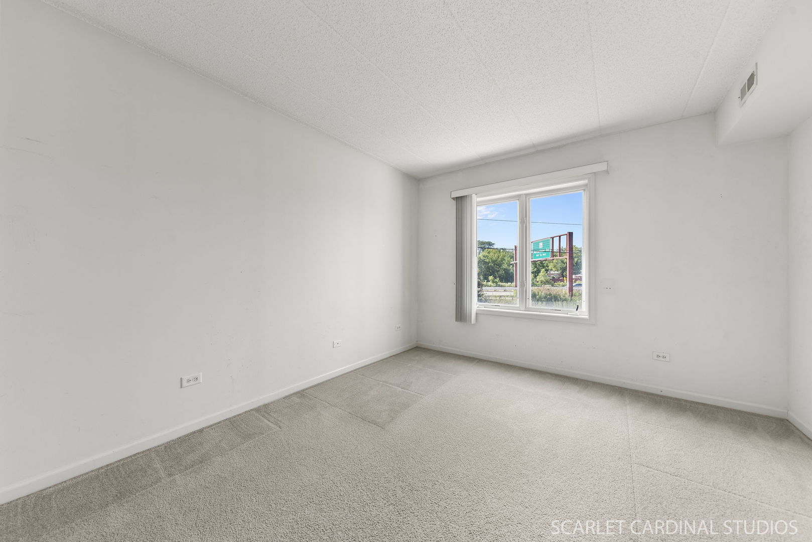 201 W Brush Hill Road #107, Elmhurst, IL 60126