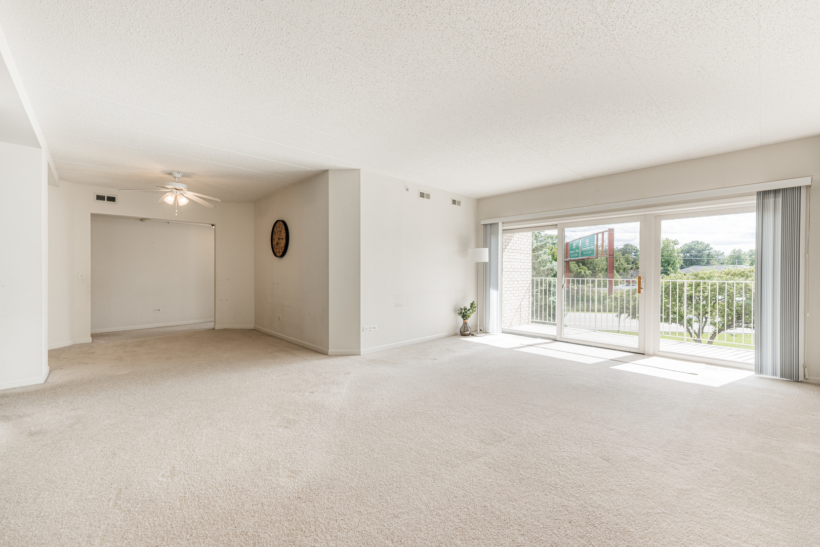 201 W Brush Hill Road #107, Elmhurst, IL 60126