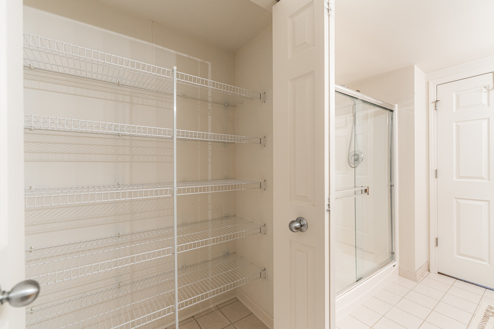 201 W Brush Hill Road #107, Elmhurst, IL 60126