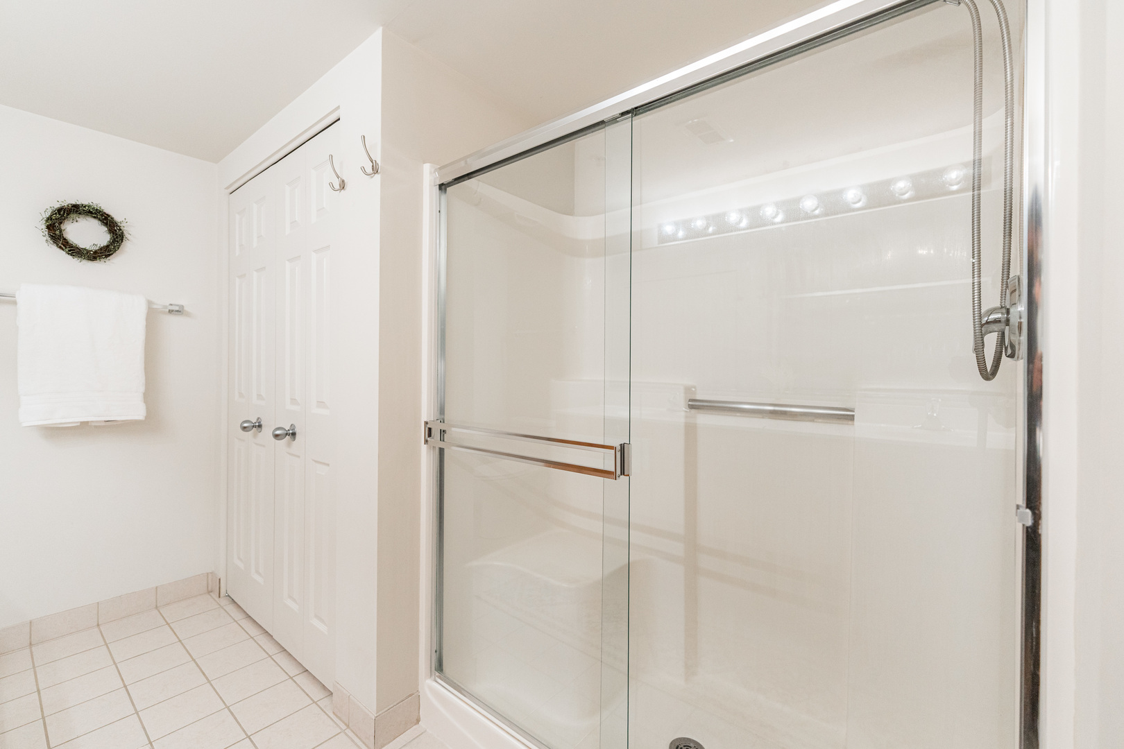 201 W Brush Hill Road #107, Elmhurst, IL 60126